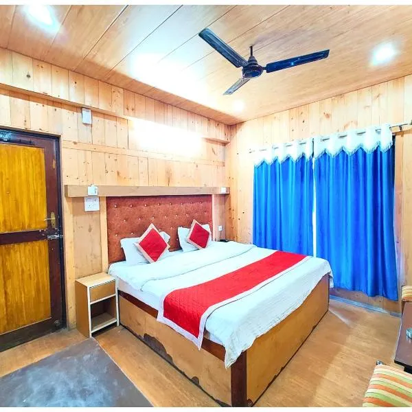Near Naini Lake Hotel CH!NAR VIEW SUITES - Free Wifi and Restaurant Available - The best hotel with mountain views & Lake，位于奈尼塔尔的酒店