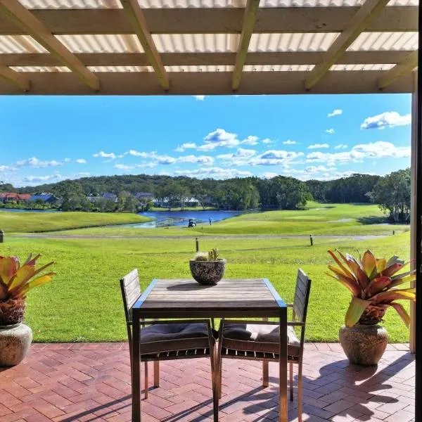 Perfect weekend getaway plus golf at your doorstep，位于萨拉曼德湾的酒店