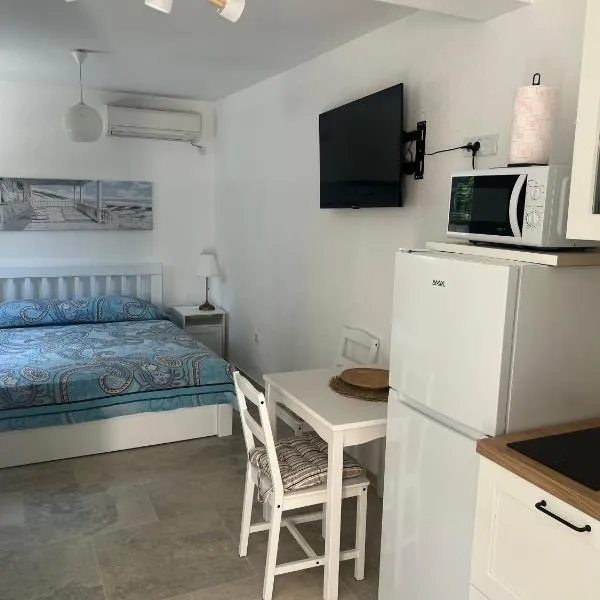 Cozy Kotor apartment，位于多布罗塔的酒店