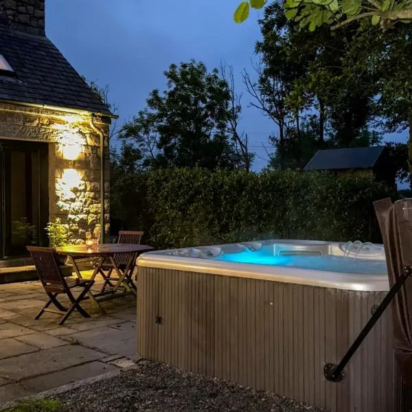 Bluebell Cottage - with hottub，位于纽里的酒店
