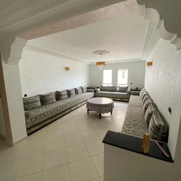 Spacious Apartment F5 Tangier，位于Gzennaïa的酒店