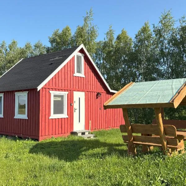 Czerwony domek w Słońcu Mazur，位于Budy的酒店