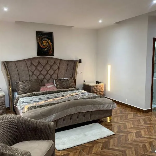 FAMY Hotel，位于杜阿拉的酒店