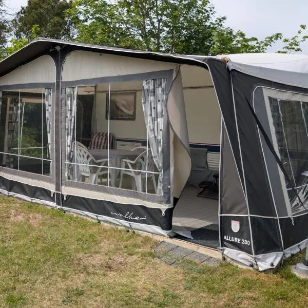 Henneby Camping - V179，位于亨讷斯特兰德的酒店