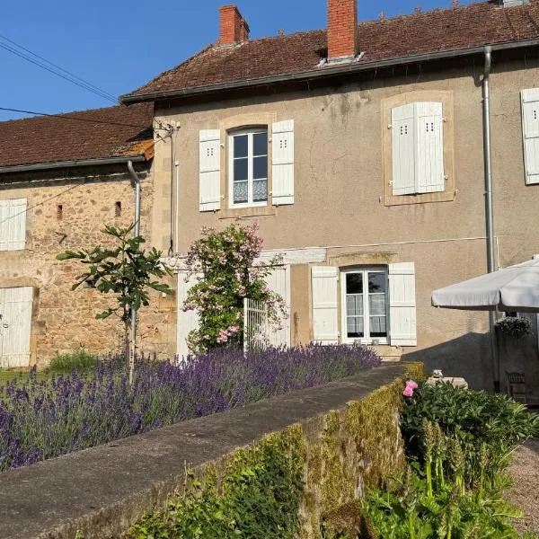 Maison Belle Vie，位于Saint-Symphorien-de-Marmagne的酒店