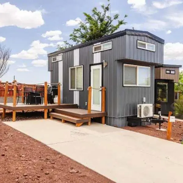 Under The Sea Tiny Home，位于Apple Valley的酒店