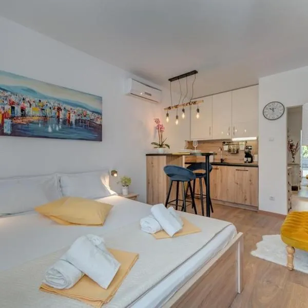 Studio Apartment Nika,位于斯普利特的酒店