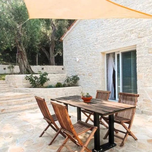 Chrisanthi's Cottage，位于Mougkelátika的酒店