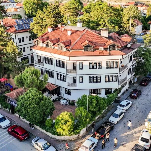 Uz Hotel Premium，位于番红花城的酒店