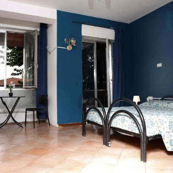 Posto letto in una camera condivisa，位于Busto Garolfo的酒店