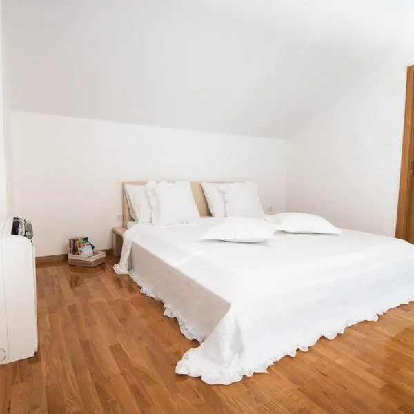 Sunny apartment - by the sea，位于苏提万的酒店