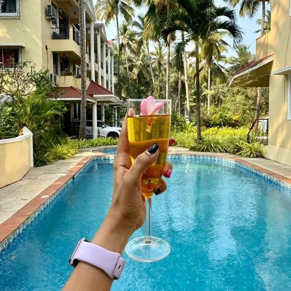 Sun Kissed Holidays Dabolim Goa Gold，位于波戈马洛的酒店