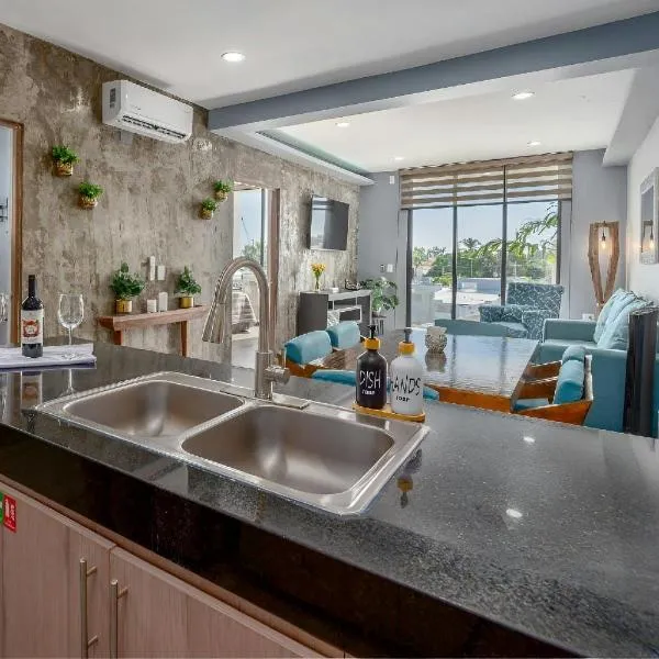 Luxe Modern-5 Star Area-Walk 2 Beach-Pool-View-King Bed，位于马萨特兰的酒店