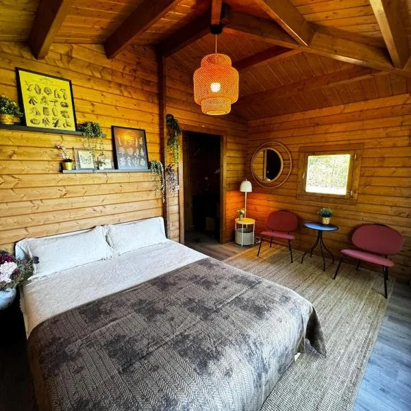 The Bungalow - Heated Pool & AC - Quinta da BellaVista，位于Almoster的酒店