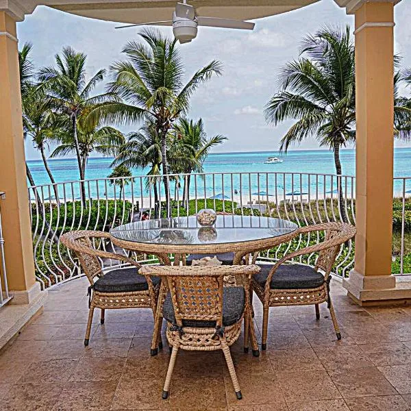 Villa Renaissance Unit 205 Grace Bay Beach，位于格雷斯湾的酒店