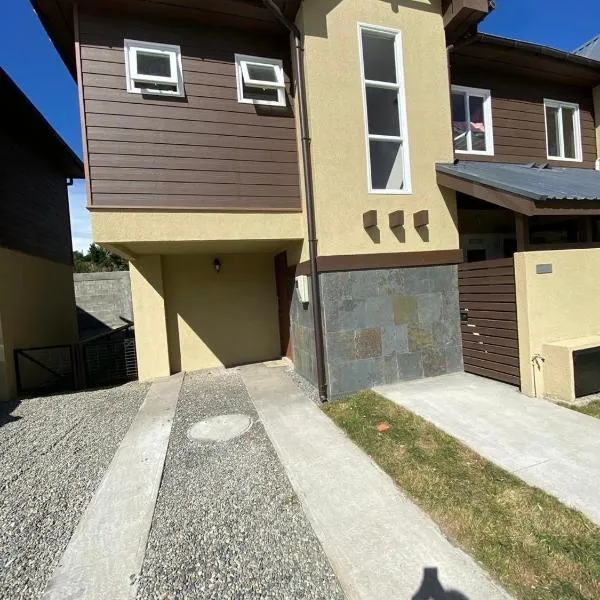 Bungalow Los Robles 3 Pucon，位于普孔的酒店