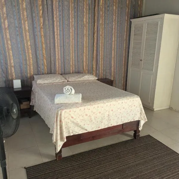 Cozy studio，位于法尔茅斯的酒店