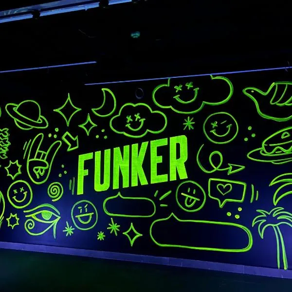 Funker Hostel，位于马拉加的酒店