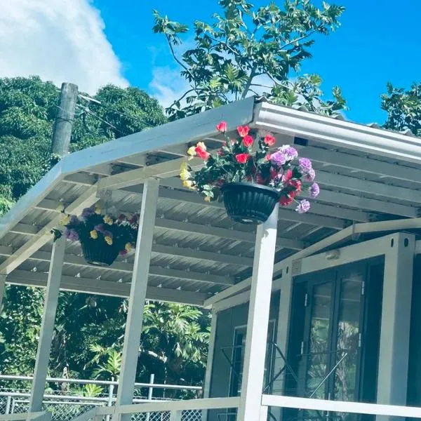 Mona's Place，位于努库阿洛法的酒店