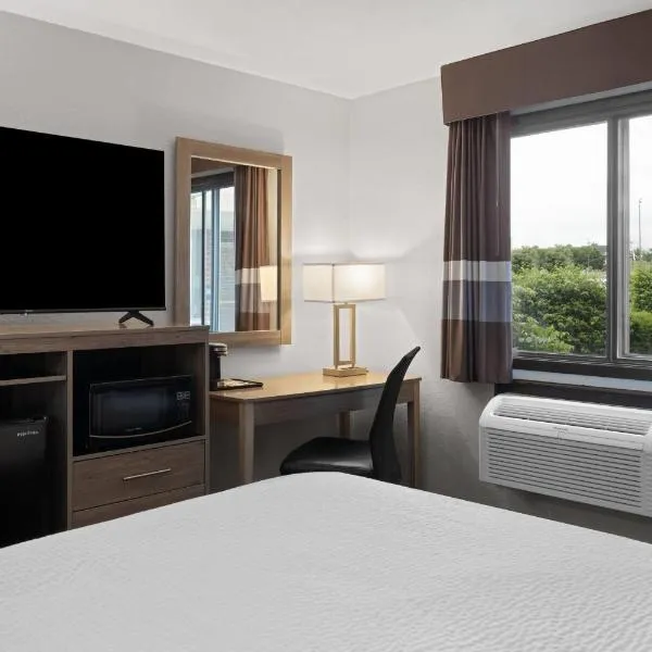 Ramada by Wyndham Cedar Rapids South，位于锡达拉皮兹的酒店