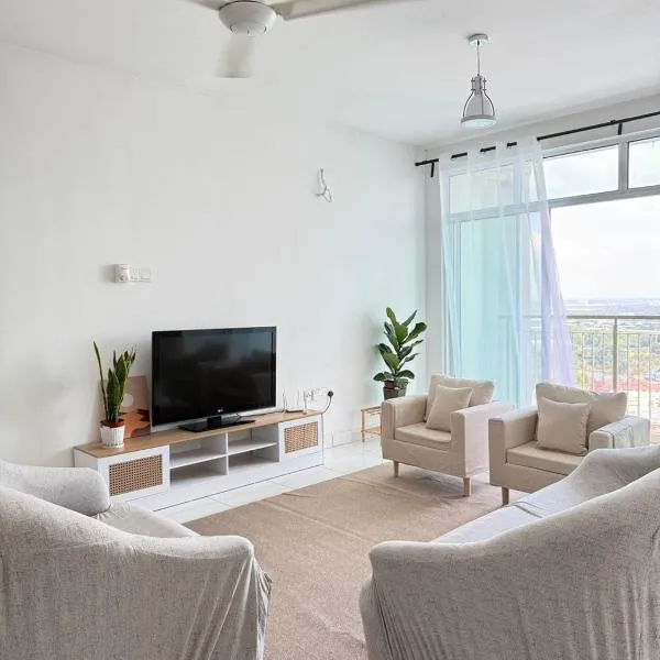 Spacious Flat with Breakfast Wifi 3 Free Parking at Seksyen 7，位于莎阿南的酒店