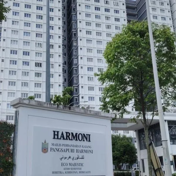 J&K Guesthouse at Harmoni Apartment, Eco Majestic，位于Beranang的酒店