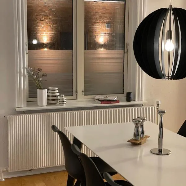 Villa - private parking，位于Holsted的酒店