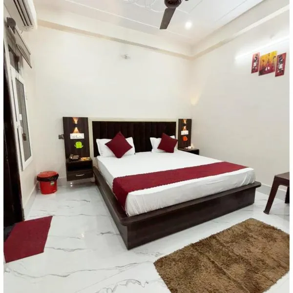 !! AYODHYA HOTEL PRINCE #Fully Air Conditioning Rooms #Free Wi-Fi #Parking #Room Service #Premium Room #Best Hotel In Ayodhya !!，位于Ayodhya的酒店