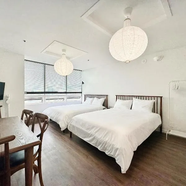 Hongdae apartment 1min subway ChaCha Stay，位于首尔的酒店