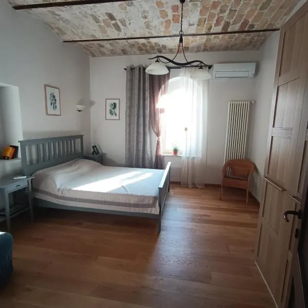 Heritage Apartment Nestled Between Sea and Hills，位于Cipresso的酒店