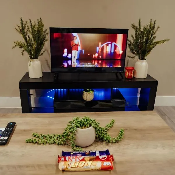 Modern Flat l Molineux 5 Min l Smart TV l WiFi l Free Parking，位于伍尔弗汉普顿的酒店
