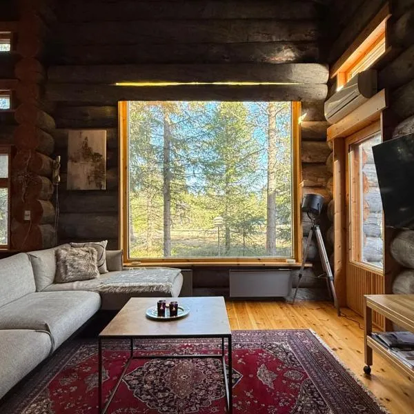 Luosto Villa - Lapland Villas, Lake Aarnilampi Beach, Private Villa for Outdoor Lovers & Families, Sauna, Fireplace，位于洛斯托的酒店