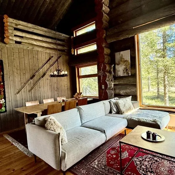 Luosto Villa by Lapland Villas, near Lake Aarnilampi Beach, Great Private Villa for Families & Outdoor Lovers, sauna, wifi，位于洛斯托的酒店