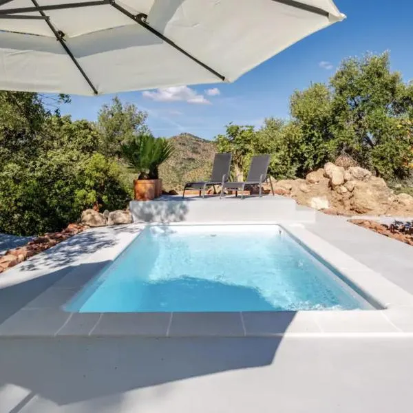 Casa Rocas Private Pool with swimjet!，位于Comares的酒店