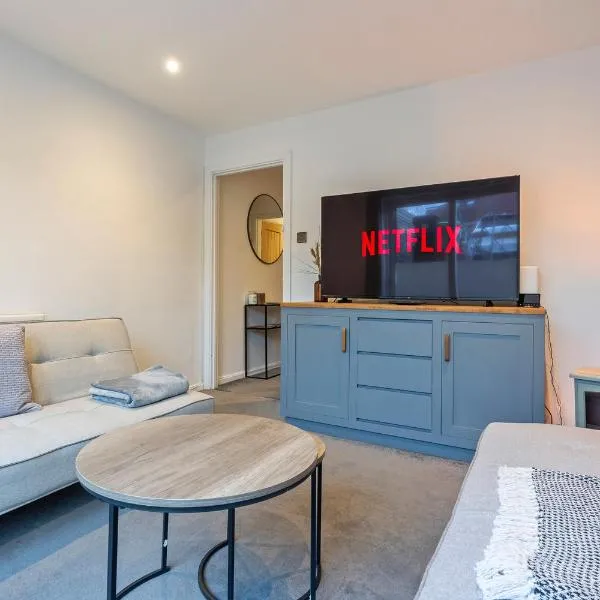 The Hollow Stay 2 Beds With Hot Tub & Parking，位于巴斯的酒店