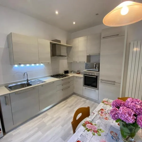 Casa Vacanza Alle Pratoline covered parking for bicycles and motorcycles，位于穆贾的酒店