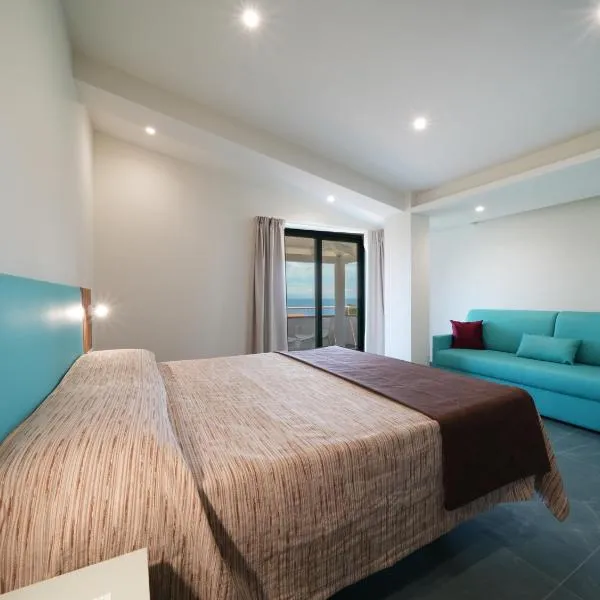 Hotel MARINELLA parking wi-fi spiaggia attrezzata，位于梵蒂冈角的酒店