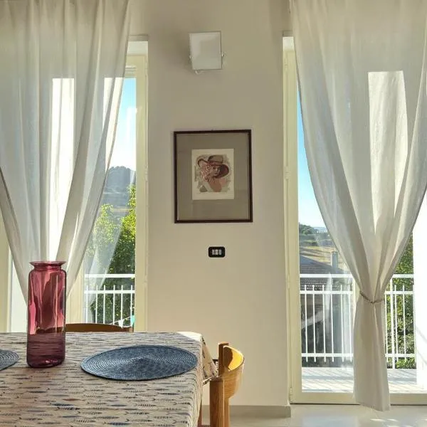GOLDEN HILLS VIEW, Pierina's house，位于Bonnanaro的酒店