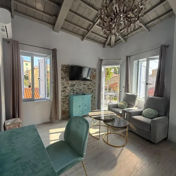 Gorgeous restored house at Platanos square，位于Lésvos的酒店