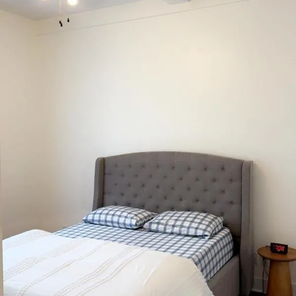 Spacious Condo with a Bright Interior，位于蒙特利尔的酒店