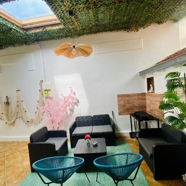 Maison proche plage et centre ville avec ménage, draps et serviettes inclus，位于阿卡雄的酒店