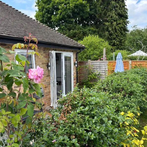 Garden Studio in Bourne End，位于Bourne End的酒店