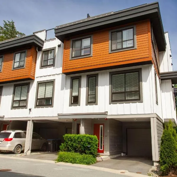 Stylish Three Bedroom Townhome，位于斯阔米什的酒店