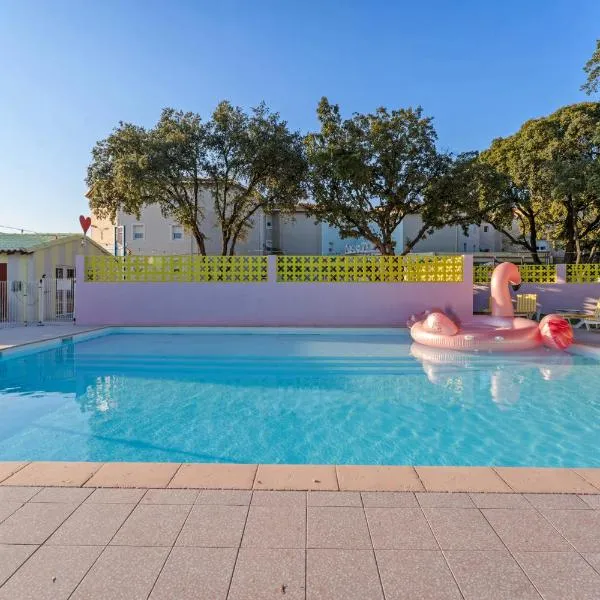 greet hôtel Pont du Gard - Route d'Avignon，位于Estézargues的酒店
