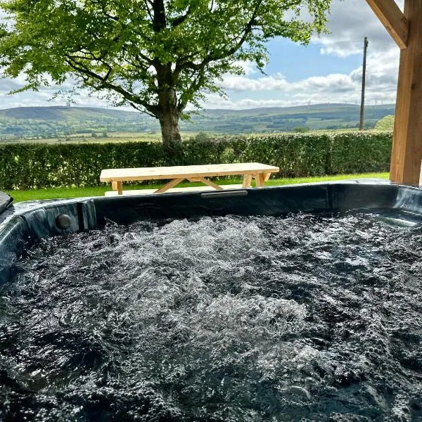 Mountain View House With Hot Tub，位于Garvagh的酒店