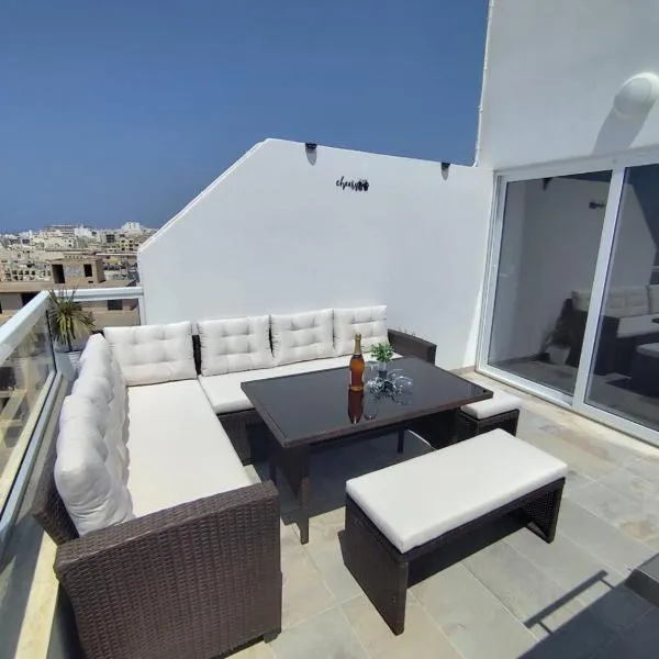 New White Lotus Penthouse 13 St Pauls Bay Malta，位于圣保罗湾城的酒店