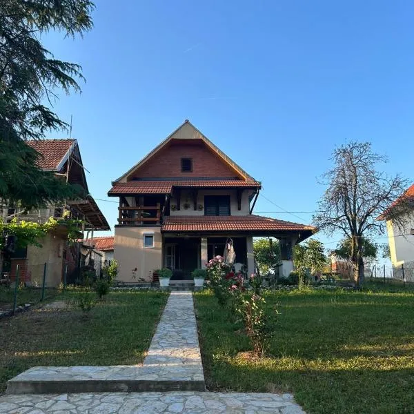 Tri Cveta，位于Popadić的酒店