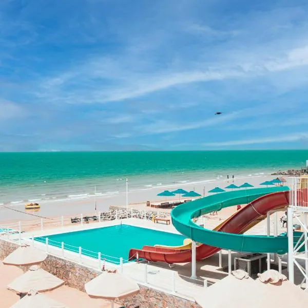 BM Beach Hotel，位于拉斯阿尔卡麦的酒店