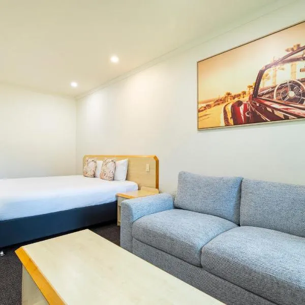 红桥汽车旅馆，位于Woombye的酒店