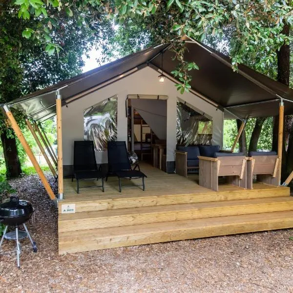 Istra Sunny Tent in Lanterna Premium Camping Resort 4*，位于波雷奇的酒店